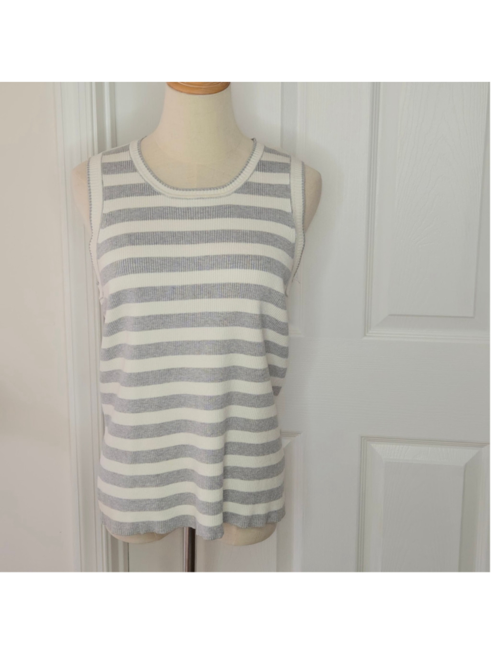 H by Halston Women's White Gray Striped Sleeveless Knit Shirt Tank Top XL (NWT)